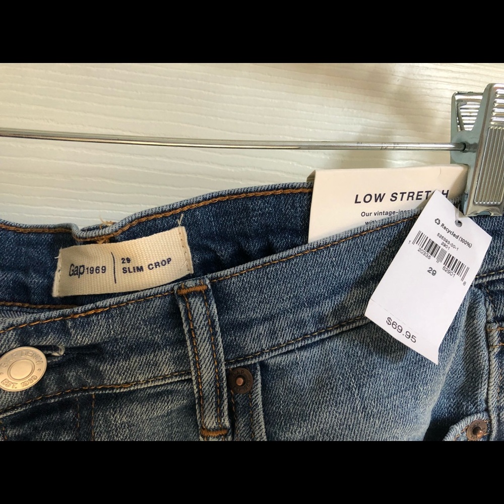 Gap cropped jean